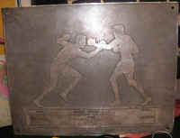 GoldenGLovesPla.JPG (62350 bytes)