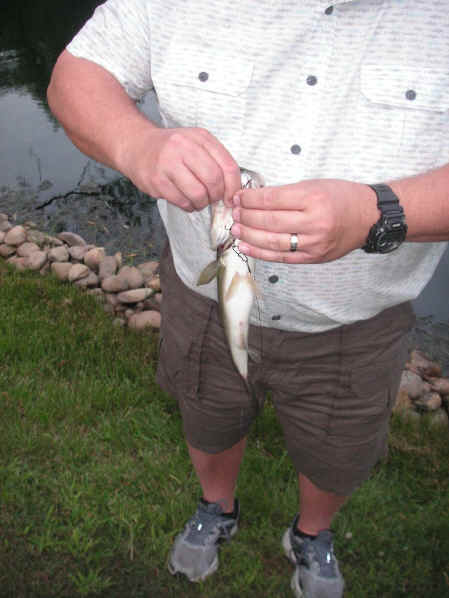 Mike Fishing (4).JPG (157481 bytes)