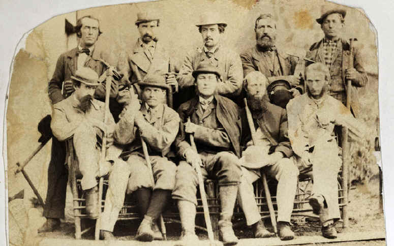 climbers.jpg (174775 bytes)