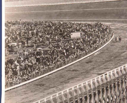 3PanoTrack_1200x900.jpg (358173 bytes)