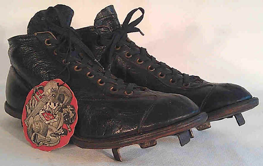 D&MBBCleats.jpg (41710 bytes)