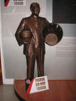 PICT9906_900x1200.jpg (161957 bytes)