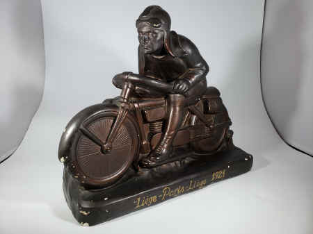 c1921 motorcycle statue (2).jpg (154419 bytes)