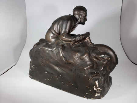 c1921 motorcycle statue (5).jpg (152479 bytes)