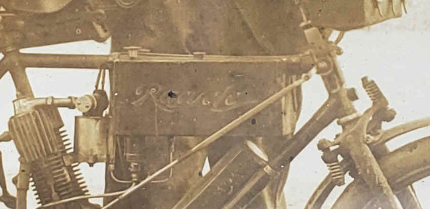 Gas Tank Close.jpg (844394 bytes)