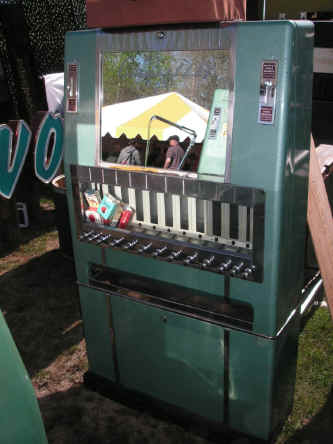 PICT1174_900x1200.jpg (160742 bytes)