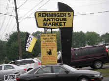 RenningersBusyEntrance.jpg (71123 bytes)