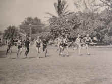 RunningGroupClose.JPG (198991 bytes)