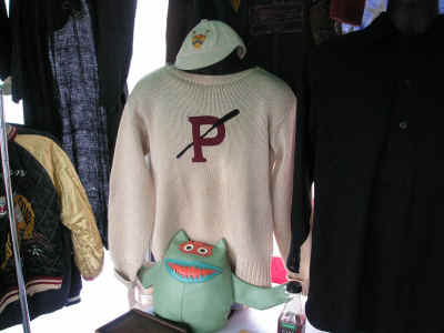 U Penn Rowing Sweater.JPG (194688 bytes)